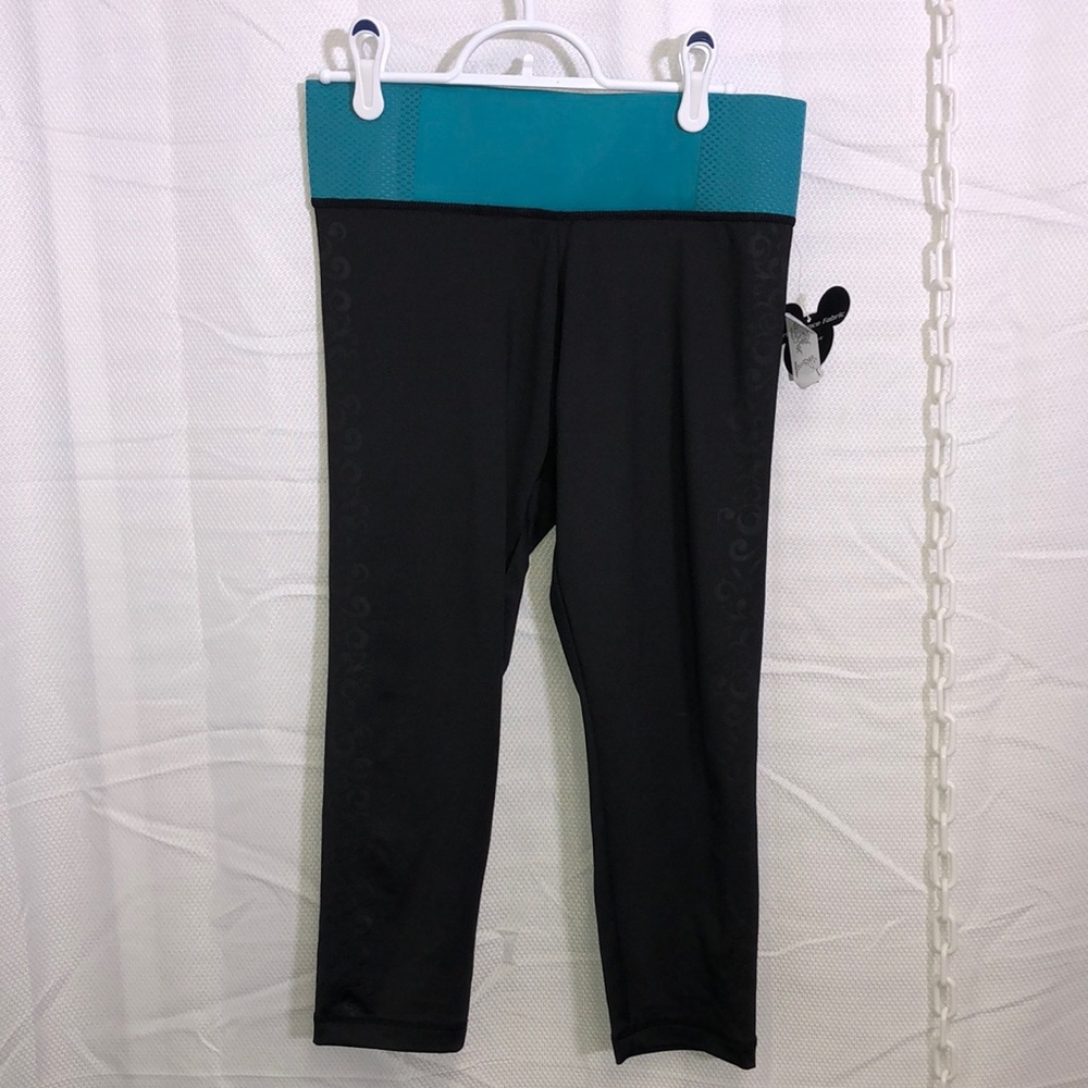 Disney Parks Black leggings/ yoga pants.  NWY. Size small